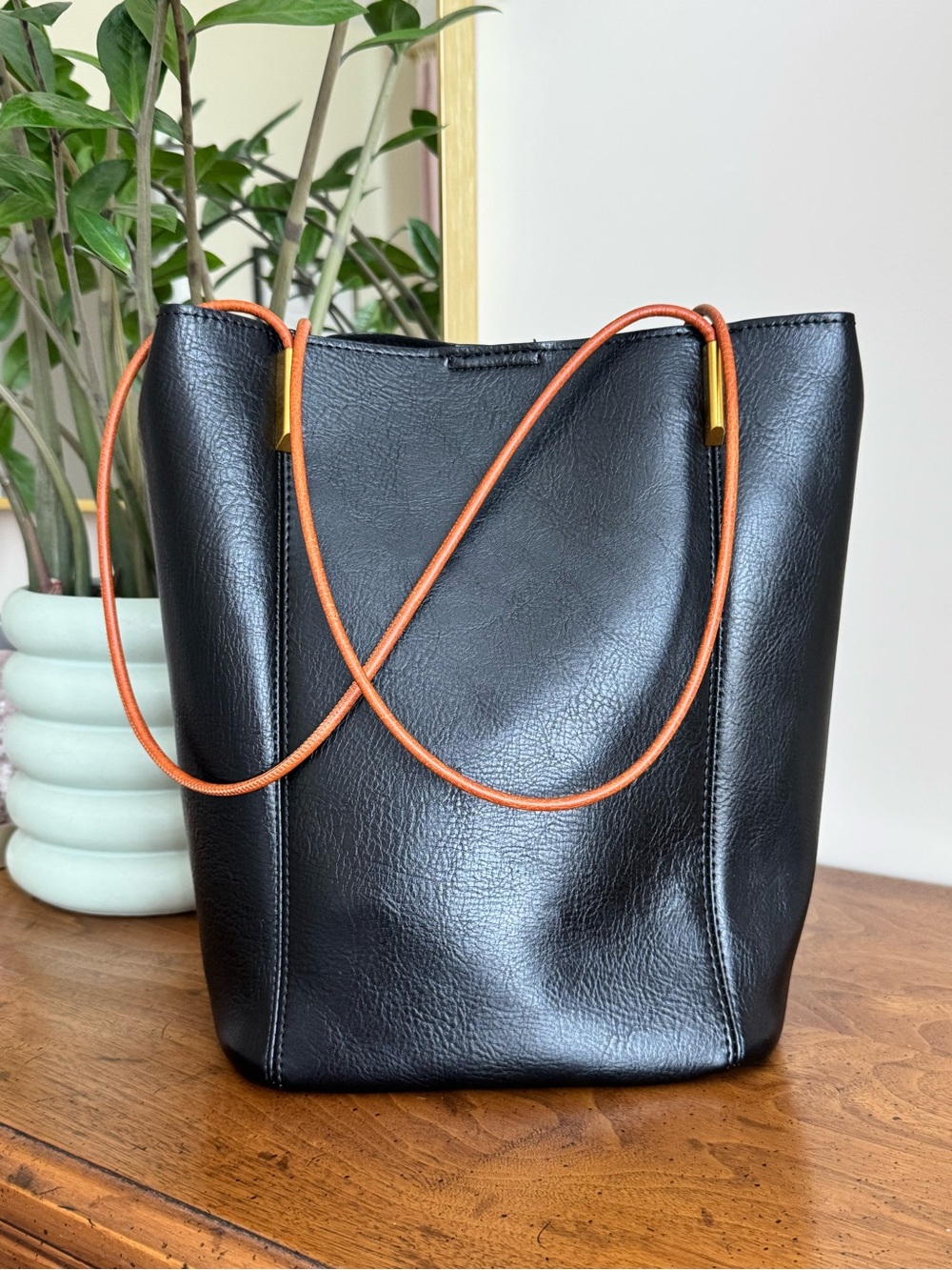 Antik Kraft Black Leather Bucket Bag with interior storage organizer